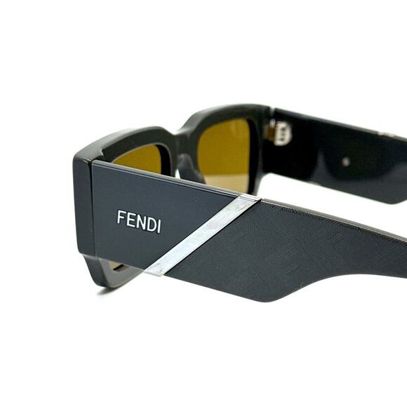 NEW!!!  FENDI Sunglasses FE40131I 20E Authentic - Picture 7 of 12